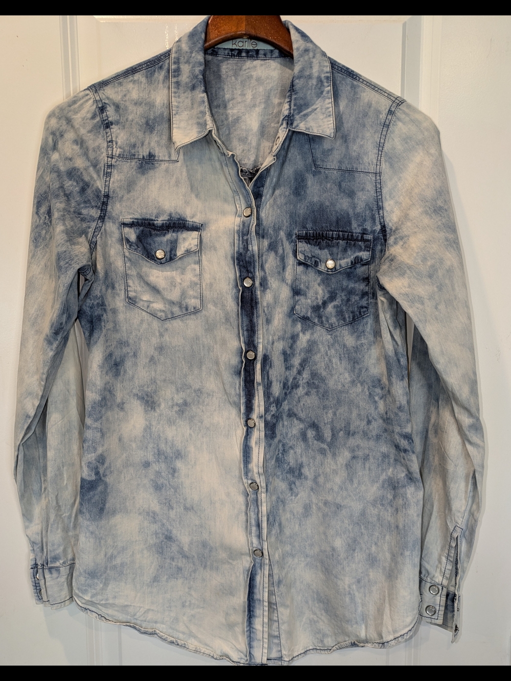 Karlie Medium Acid Wash Denim Chambray Snap Front Western Shirt Blue M